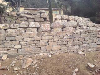 Murs en pierres réalisés à Régusse dans le Haut-Var
